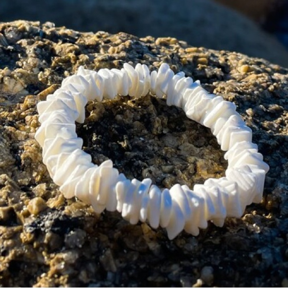 🌙 W5 CAR100-F - Natural Puka shells elasticized bracelet